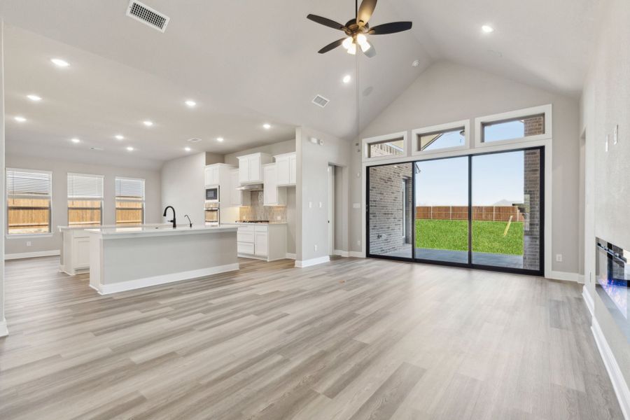 Spacious, unfurnished interior of a new home in Lakeview Heights, Azle (Image 21). Spacious, unfurnished interior of a new home in Lakeview Heights, Azle (Image 21).