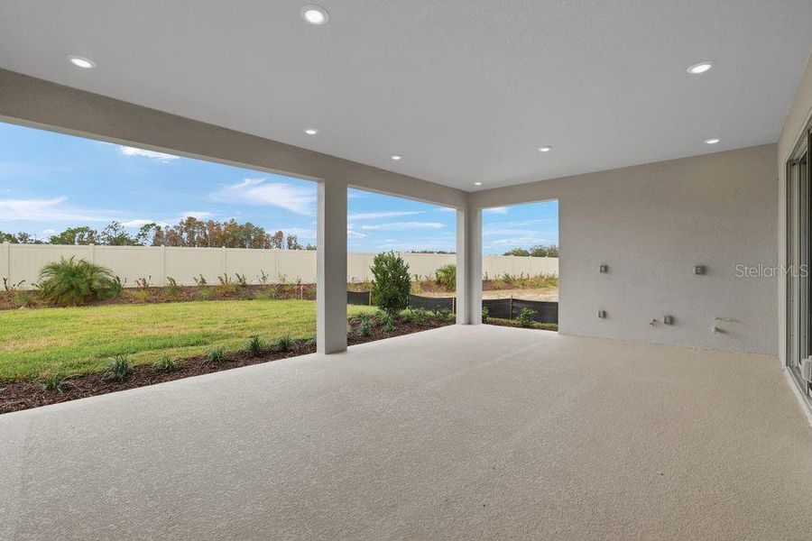 Spacious, unfurnished interior of a new home in Esplanade at Wiregrass Ranch, Wesley Chapel (Image 33).