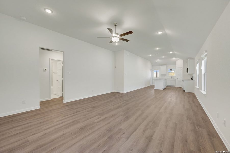 Spacious, unfurnished interior of a new home in Park Place, New Braunfels (Image 16).