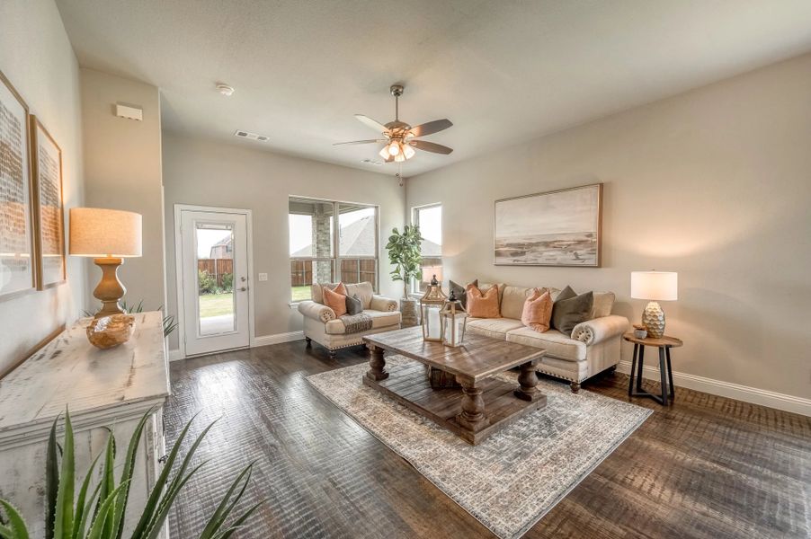 Representative furnished interior of a home built from the Ashlar by Stonehollow Homes in Meadow Vista, Anna (Image 11).