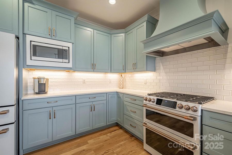 Furnished interior view inside a new home in , Nebo (Image 8).