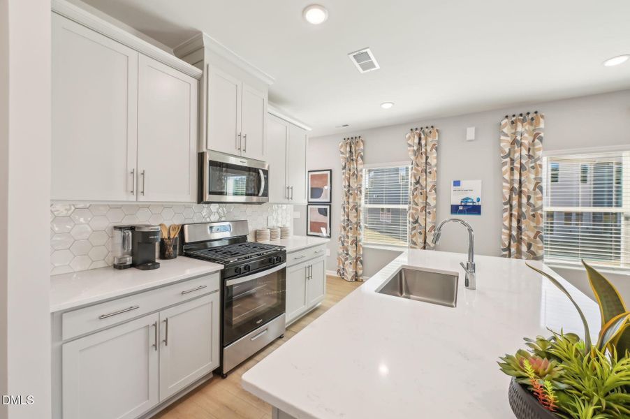 13-web-or-mls-Raleigh - Oakwood - 1066 W