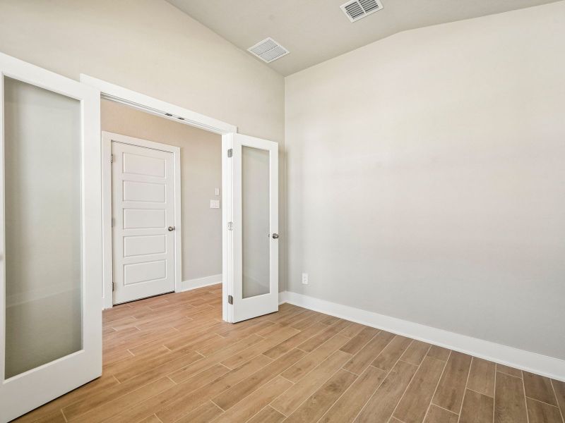 Spacious, unfurnished interior of a new home in Royal Crest, San Antonio (Image 11). Spacious, unfurnished interior of a new home in Royal Crest, San Antonio (Image 11).