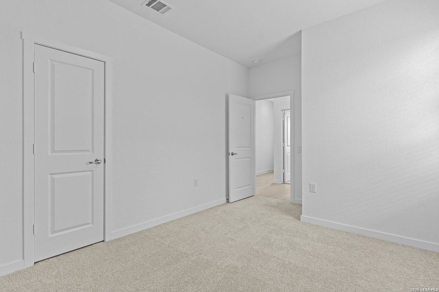 Spacious, unfurnished interior of a new home in Mission del Lago, San Antonio (Image 20). Spacious, unfurnished interior of a new home in Mission del Lago, San Antonio (Image 20).