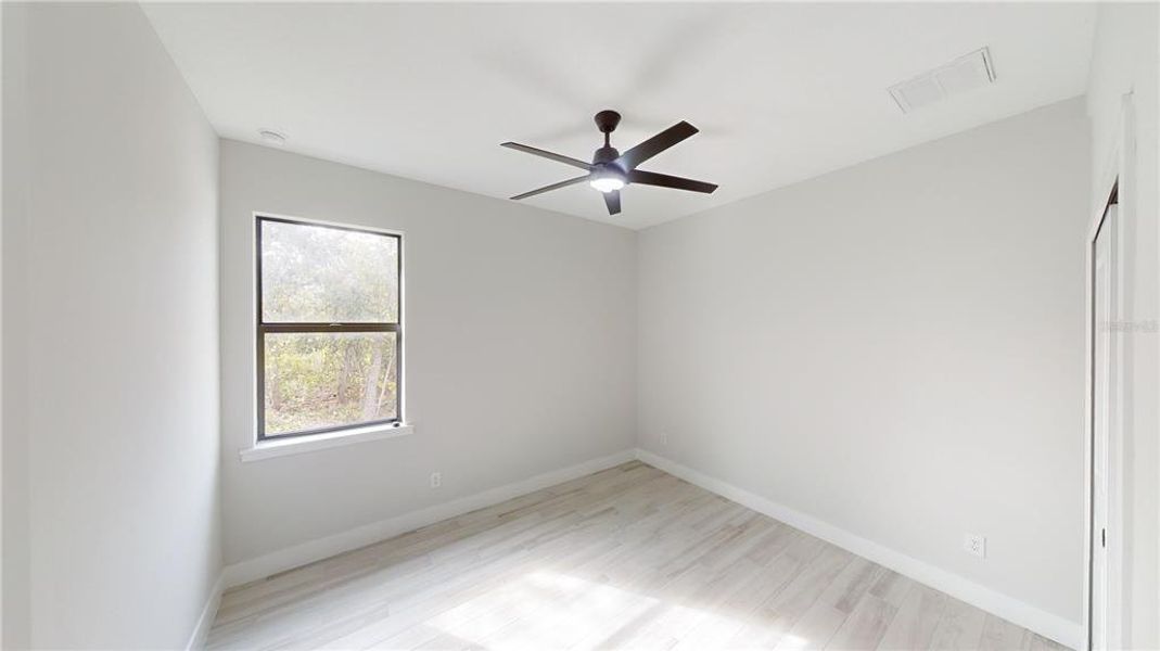 Spacious, unfurnished interior of a new home in , Port Charlotte (Image 9).