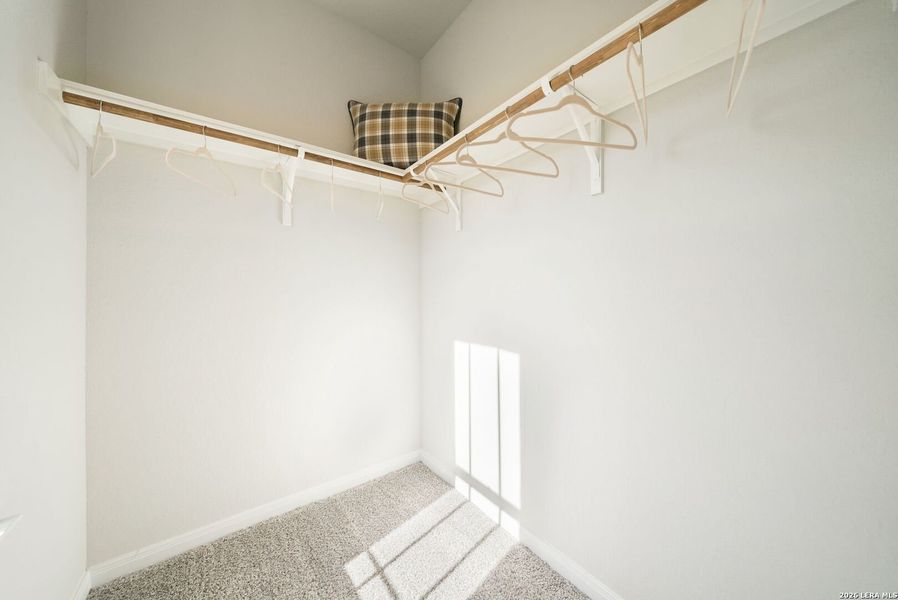 Spacious, unfurnished interior of a new home in Alamo Estates, San Antonio (Image 17).