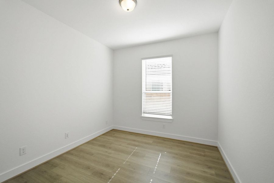 Spacious, unfurnished interior of a new home in Sunterra Lakes, Brookshire (Image 33).