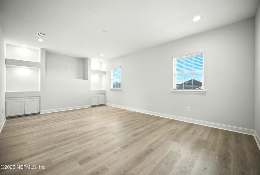 Spacious, unfurnished interior of a new home in Silver Landing At Silverleaf, St. Augustine (Image 29).