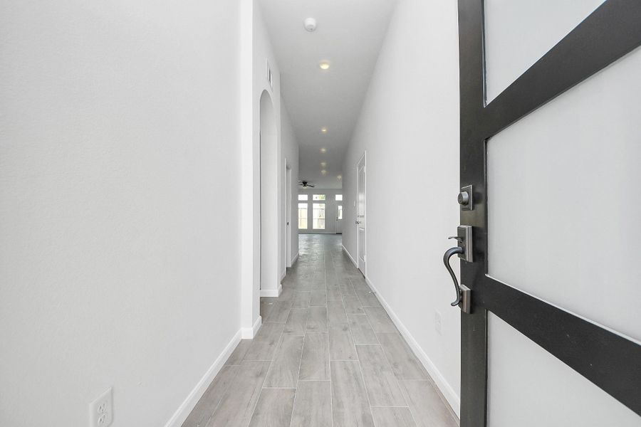 Spacious, unfurnished interior of a new home in , Houston (Image 13).