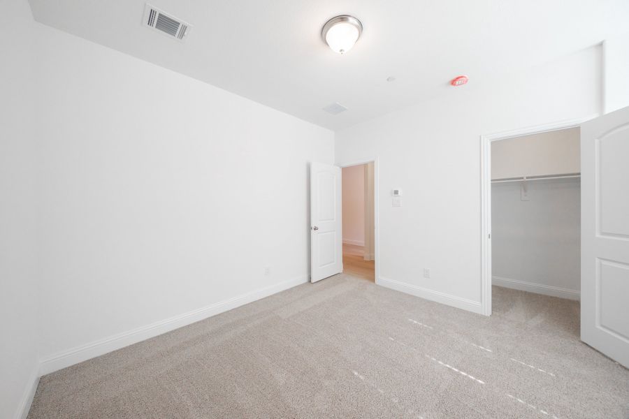 Spacious, unfurnished interior of a new home in Bayside, Rowlett (Image 19).