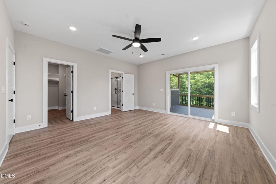 215 summer breeze primary bedroom 3