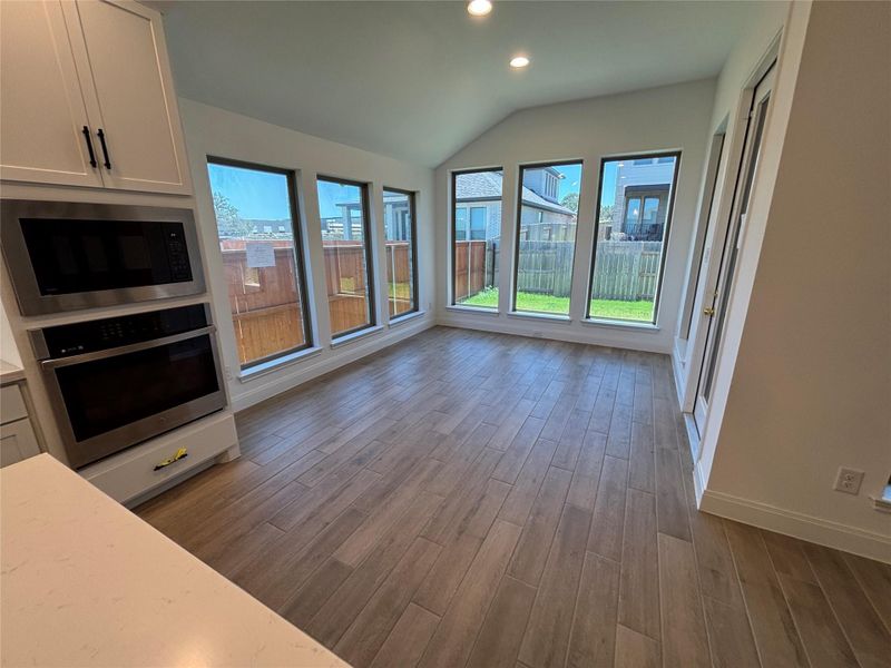 Spacious, unfurnished interior of a new home in Lariat 60', Liberty Hill (Image 15).