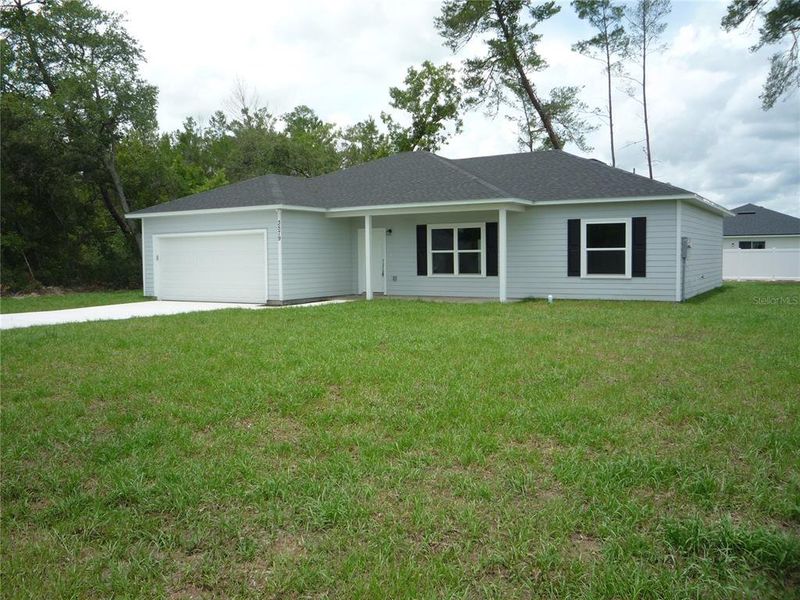 Exterior details and patio area of a home in , Ocala (Image 3).