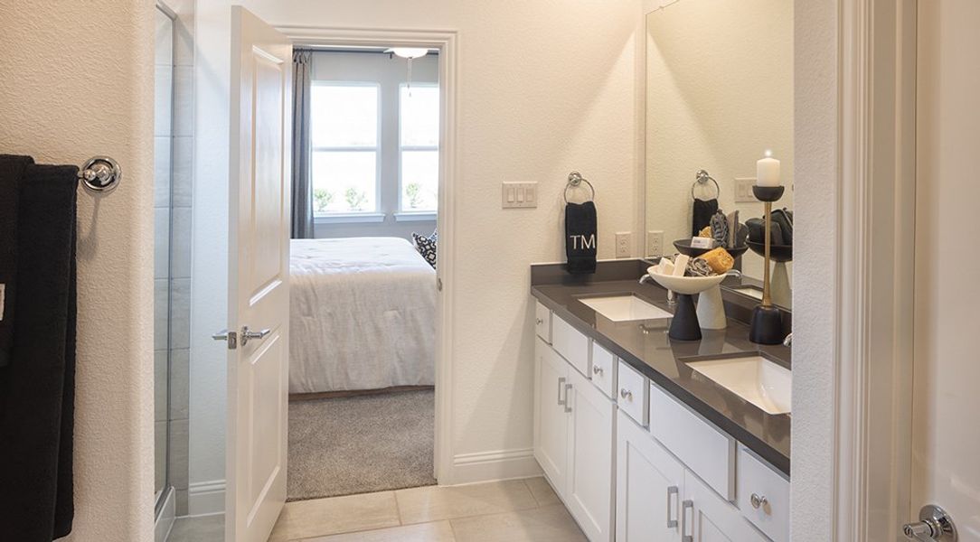 Furnished interior view inside a new home in Madero 50s, Fort Worth (Image 7).