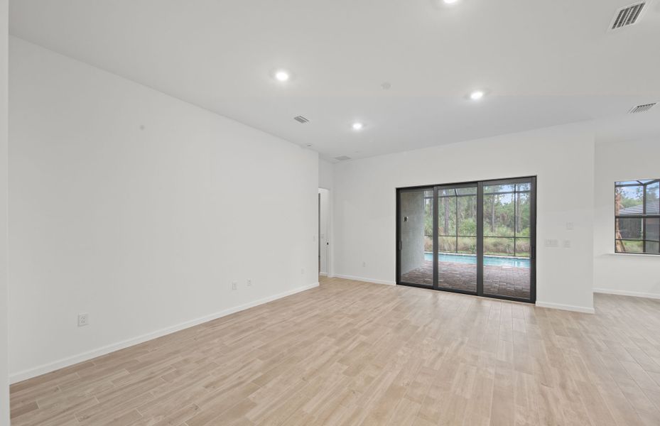 Spacious, unfurnished interior of a new home in Terreno, Naples (Image 15).