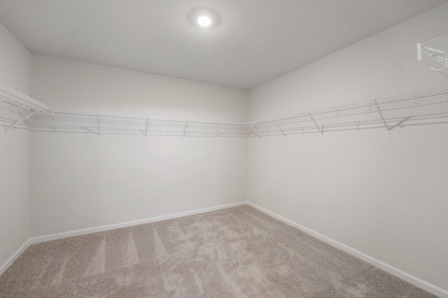 Spacious, unfurnished interior of a new home in Richmond Hill, Inman (Image 17).