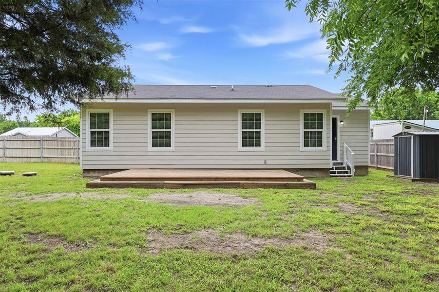 Exterior details and patio area of a home in , Azle (Image 17).