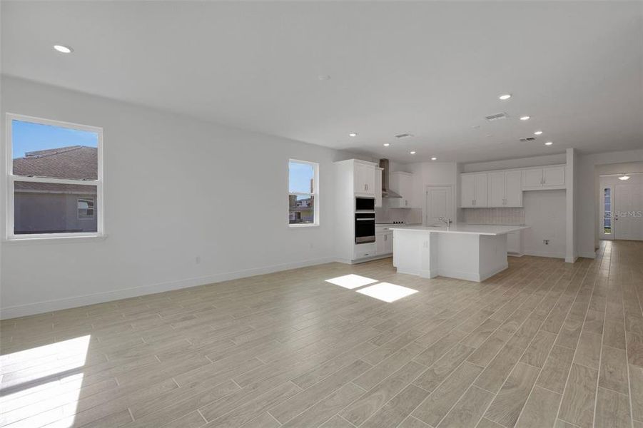 Spacious, unfurnished interior of a new home in Crossroads at Kelly Park, Apopka (Image 23).