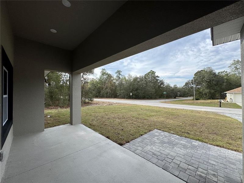 Exterior details and patio area of a home in , Citrus Springs (Image 16).