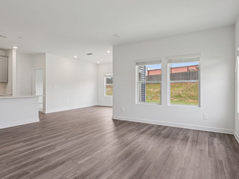 Spacious, unfurnished interior of a new home in Nelson's Creek, Mocksville (Image 9).