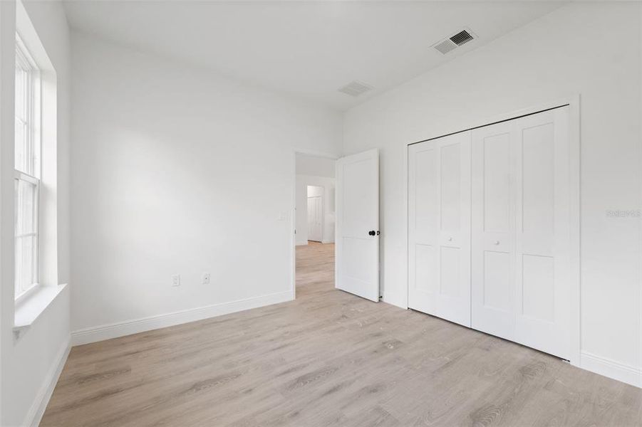 Spacious, unfurnished interior of a new home in , Ocala (Image 23).