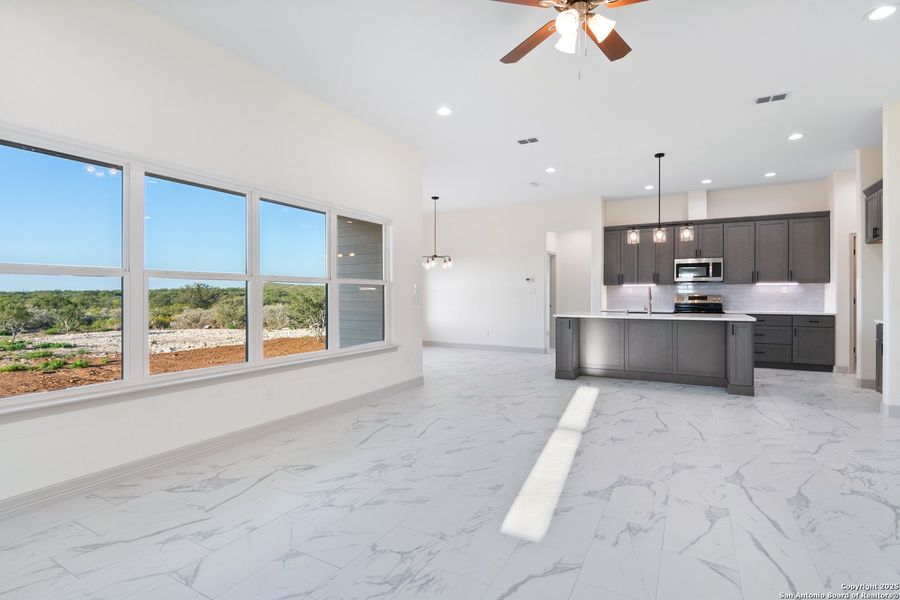 Spacious, unfurnished interior of a new home in , Uvalde (Image 33).