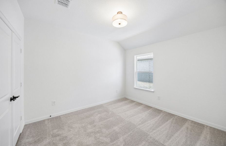 Spacious, unfurnished interior of a new home in Highland Lakes, McKinney (Image 15).