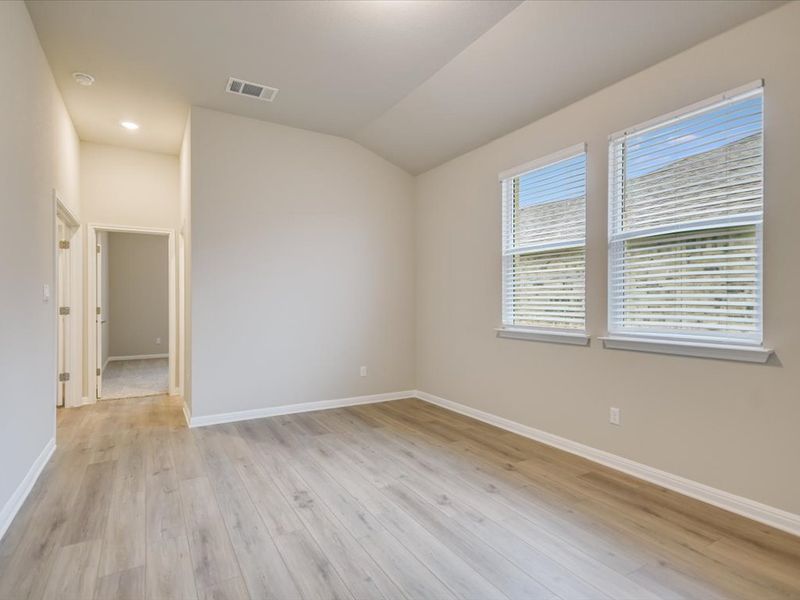 Spacious, unfurnished interior of a new home in Big Sky Ranch - Executive Collection, Dripping Springs (Image 9).