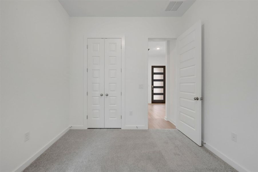 Spacious, unfurnished interior of a new home in Cedar Brook, Leander (Image 9).