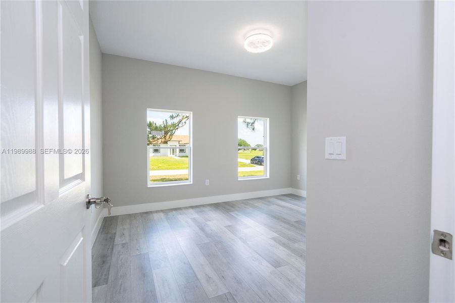 Spacious, unfurnished interior of a new home in , Sebring (Image 45).