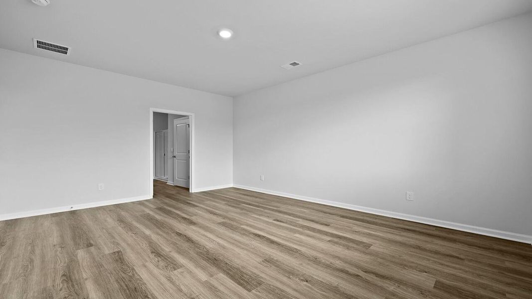 Spacious, unfurnished interior of a new home in Carolina Groves, Moncks Corner (Image 37).