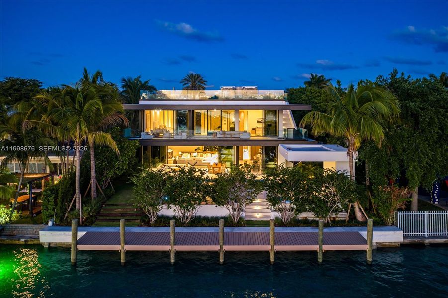 Condo located in Bay Harbor Islands, FL showcasing its design and architecture (Image 4).