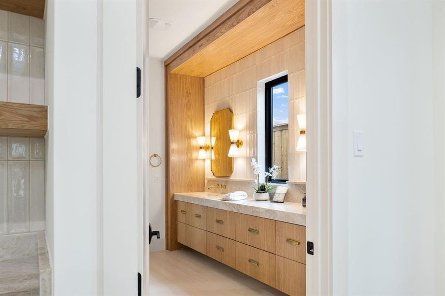 Furnished interior view inside a new home in , Dallas (Image 13).