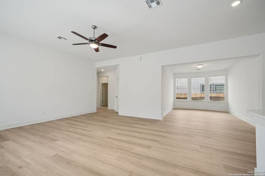 Spacious, unfurnished interior of a new home in Estancia Ranch - Premier Series, San Antonio (Image 21).