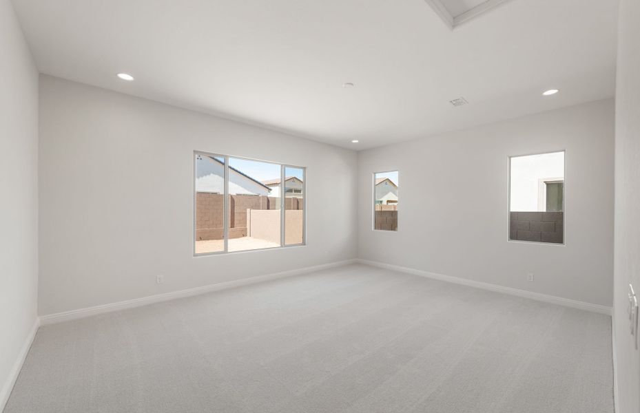 Spacious, unfurnished interior of a new home in Artisan at Asante, Surprise (Image 22).
