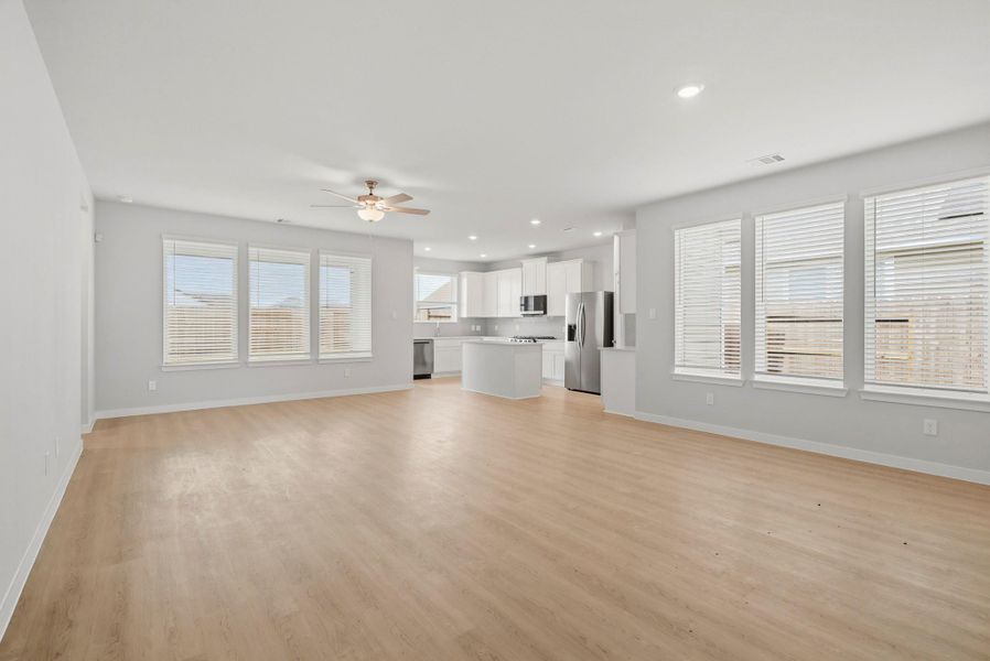 Spacious, unfurnished interior of a new home in Fulshear Lakes, Fulshear (Image 15). Spacious, unfurnished interior of a new home in Fulshear Lakes, Fulshear (Image 15).