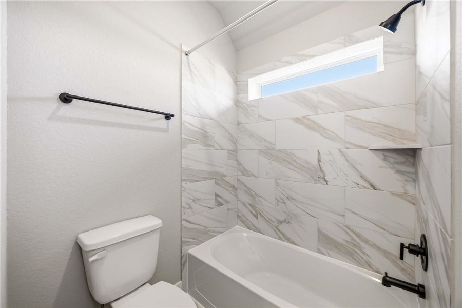 Furnished interior view inside a new home in Valencia, Manvel (Image 8).