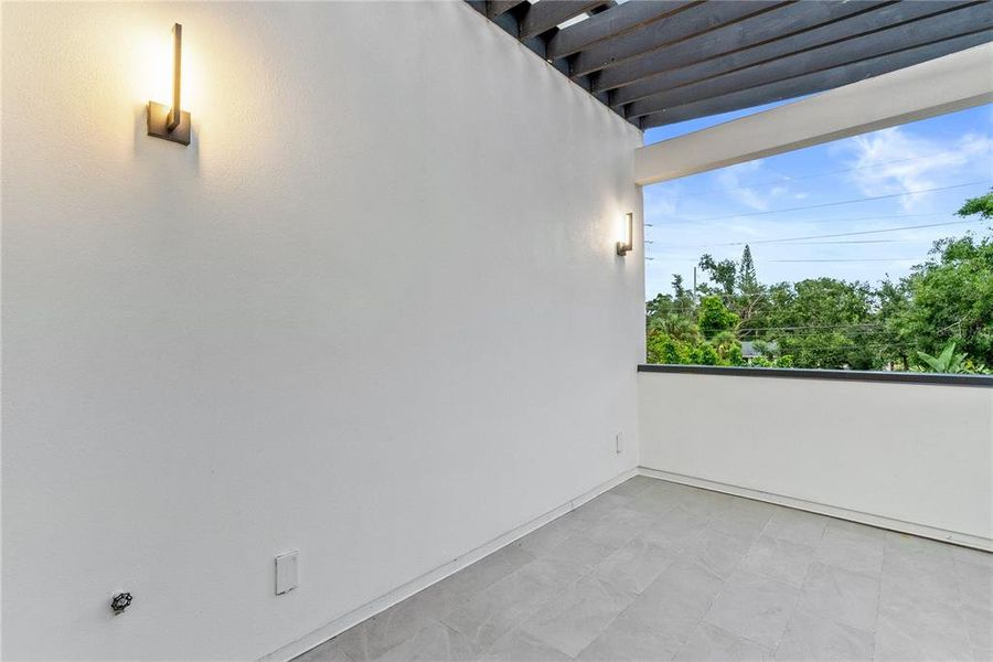 Spacious, unfurnished interior of a new home in , Tampa (Image 47).
