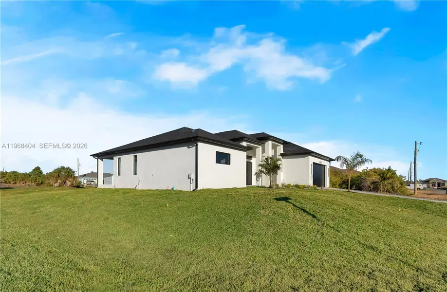 Exterior details and patio area of a home in , Port Charlotte (Image 3).