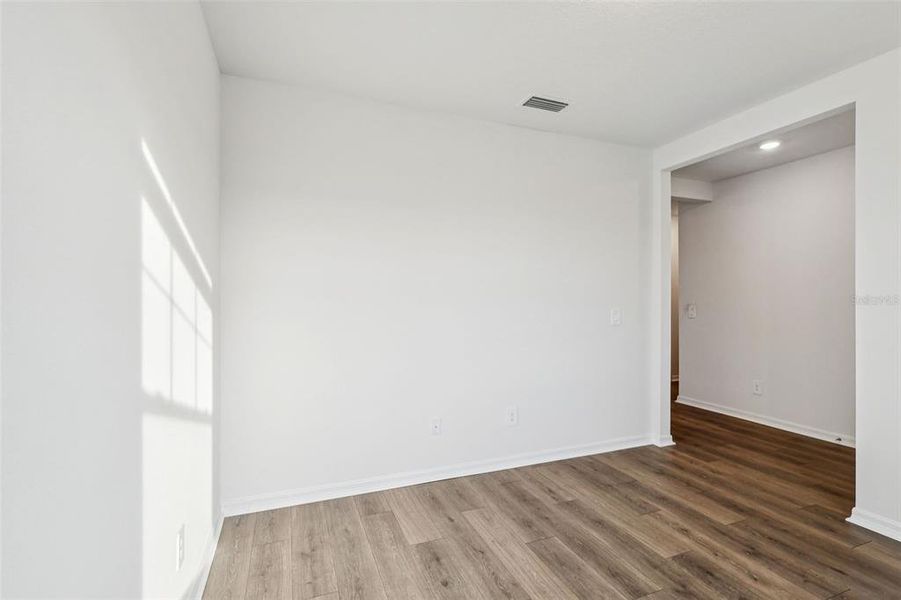 Spacious, unfurnished interior of a new home in The Reserve at Twin Lakes, St. Cloud (Image 25).