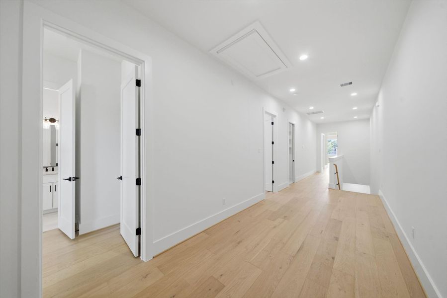 Spacious, unfurnished interior of a new home in , Houston (Image 27).