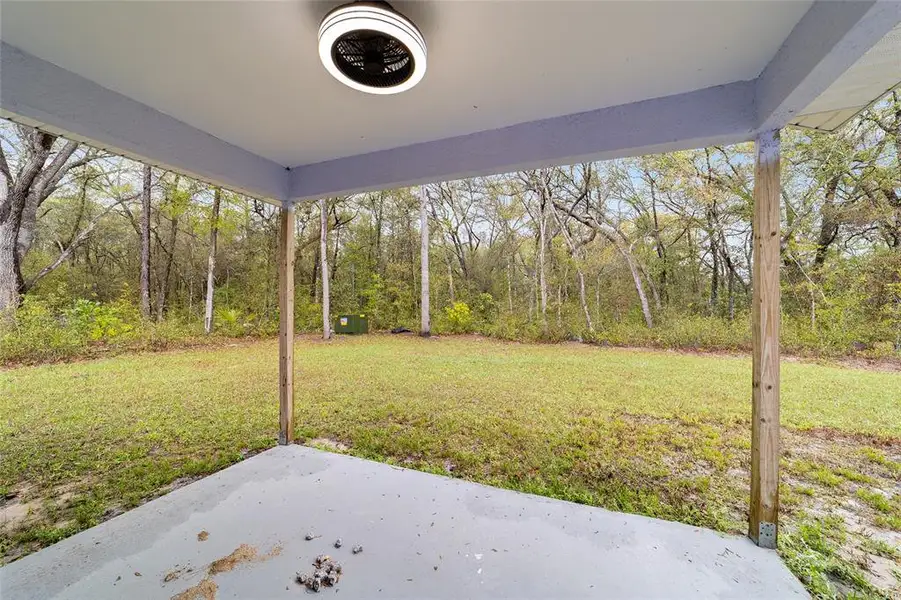 Exterior details and patio area of a home in , Dunnellon (Image 4). Exterior details and patio area of a home in , Dunnellon (Image 4).
