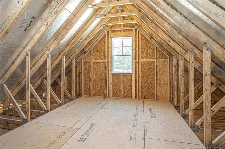 EXTRA STORAGE CAN BE FINISHED EXTRA STORAGE CAN BE FINISHED