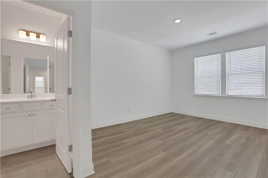 Spacious, unfurnished interior of a new home in Bailey Fence, Dacula (Image 41).