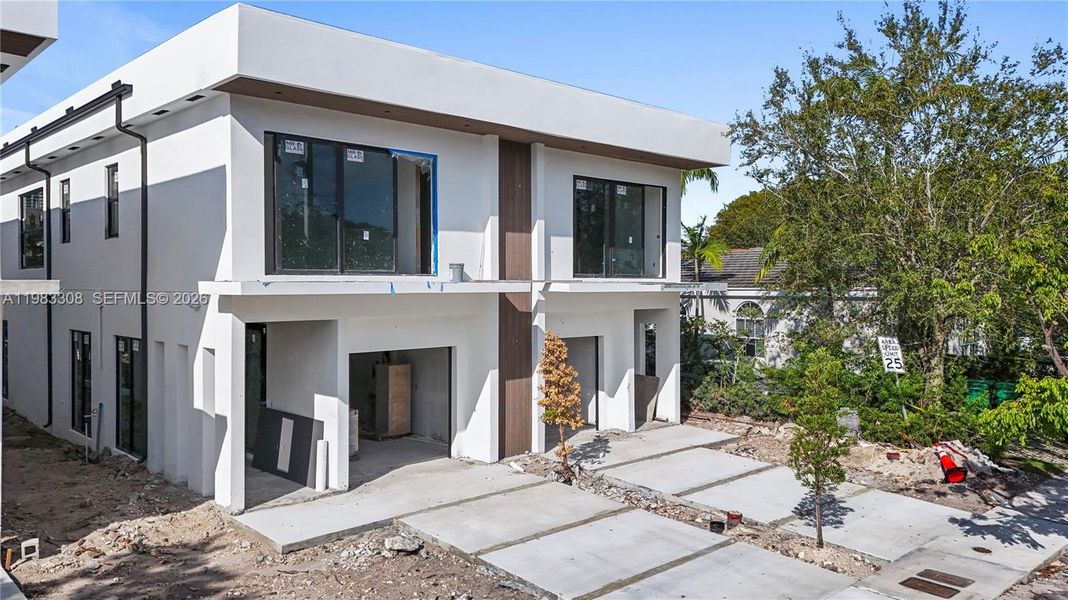 Exterior details and patio area of a home in , Fort Lauderdale (Image 2). Exterior details and patio area of a home in , Fort Lauderdale (Image 2).
