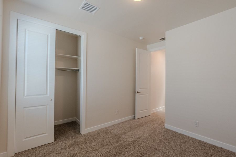 Spacious, unfurnished interior of a new home in Emerald Estates, El Paso (Image 25).
