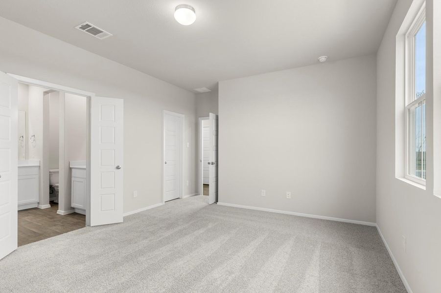 Spacious, unfurnished interior of a new home in Casetta Ranch, Kyle (Image 20).