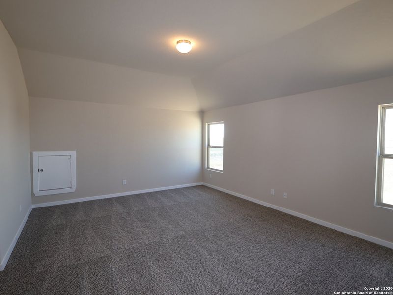 Spacious, unfurnished interior of a new home in Winding Brook, San Antonio (Image 14).