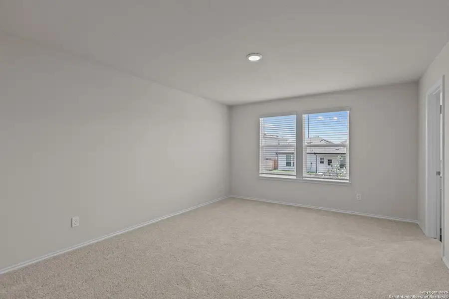 Spacious, unfurnished interior of a new home in Horizon Ridge, San Antonio (Image 12).