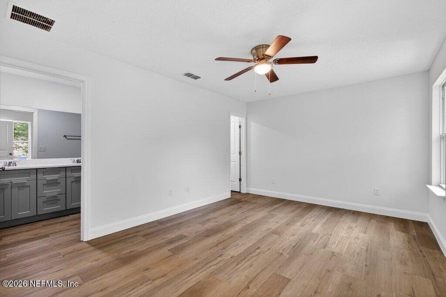 Spacious, unfurnished interior of a new home in , Jacksonville (Image 25).